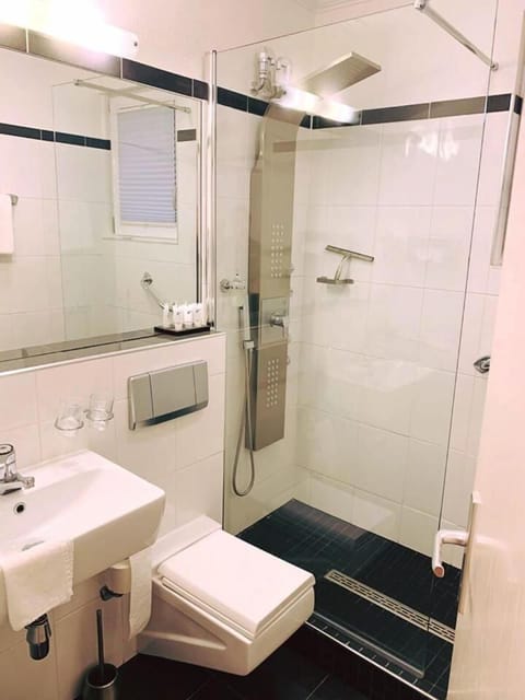 Double Room | Bathroom | Hair dryer, towels