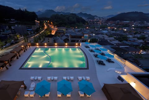Seasonal outdoor pool, open 10:00 AM to 7:00 PM, cabanas (surcharge)