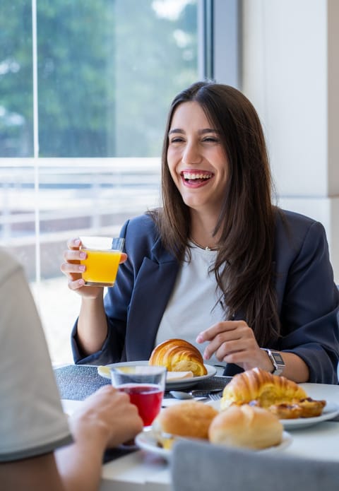 Daily buffet breakfast for a fee