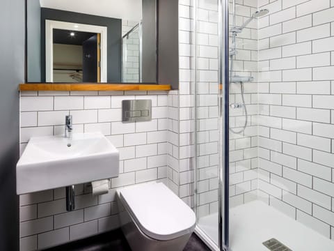 Desk, blackout drapes, free WiFi, bed sheets