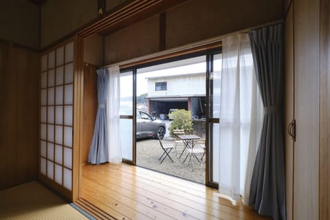 Family House | 2 bedrooms, desk, blackout drapes, WiFi (free)