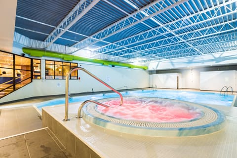 Indoor spa tub