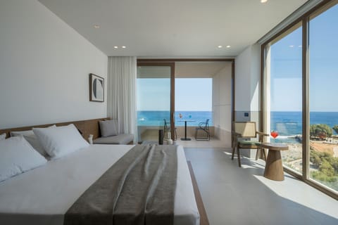 Premium Superior Room | Egyptian cotton sheets, premium bedding, minibar, in-room safe