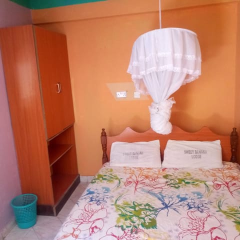 Single Room | Desk, iron/ironing board, free WiFi, bed sheets