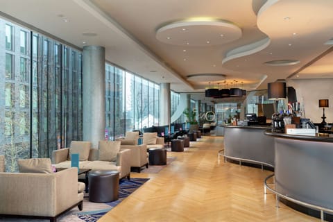 2 restaurants, breakfast, dinner served; British cuisine