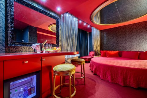 Superior Suite | Premium bedding, down comforters, minibar, in-room safe