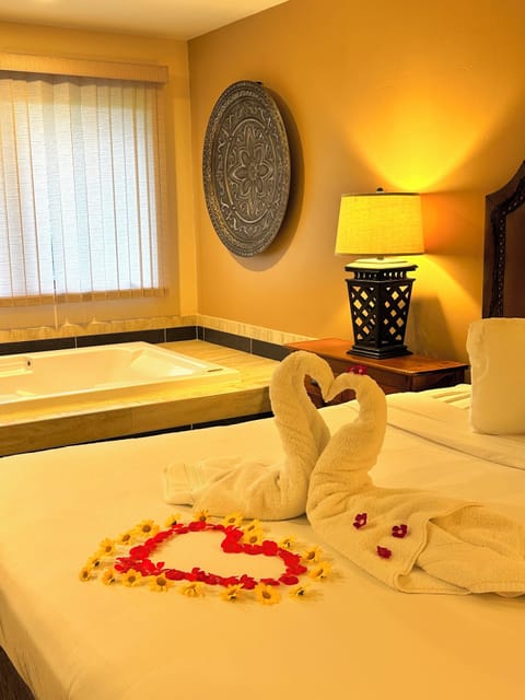 Luxury Suite | Iron/ironing board, free cribs/infant beds, free WiFi, bed sheets