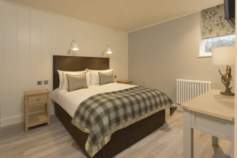 Deluxe Studio Suite | Desk, iron/ironing board, free WiFi, bed sheets