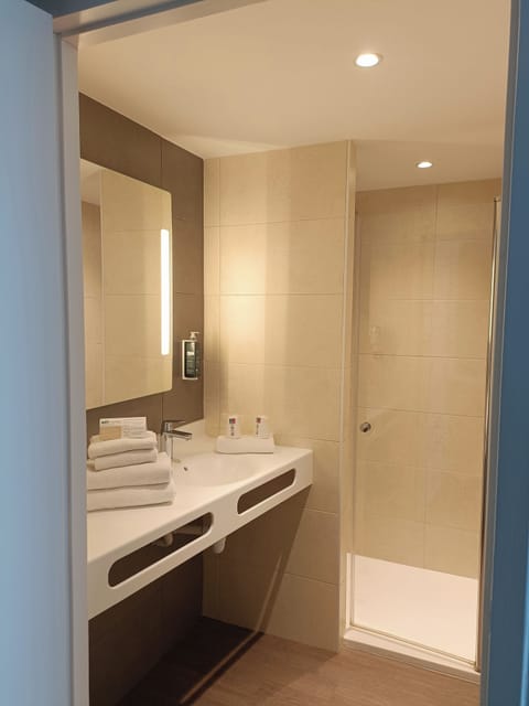 Shower, free toiletries, hair dryer, towels