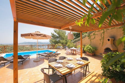 Villa, 2 Bedrooms, Smoking, Private Pool | Outdoor dining