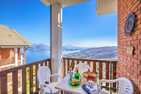 Family Apartment, 1 Bedroom, Balcony, Mountainside (Nicoletta's Lake View Stresa) | Outdoor dining