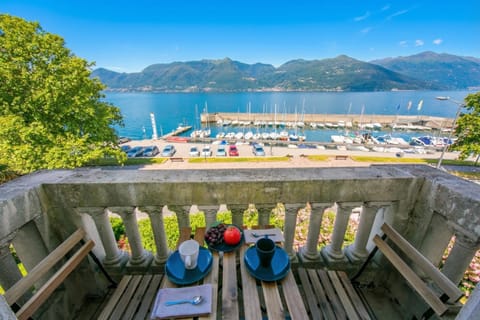 Family Apartment, 2 Bedrooms, Balcony, Lakeside (Residenza Oleandro - Lake View) | Property grounds