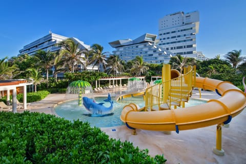 2 outdoor pools, pool umbrellas, sun loungers