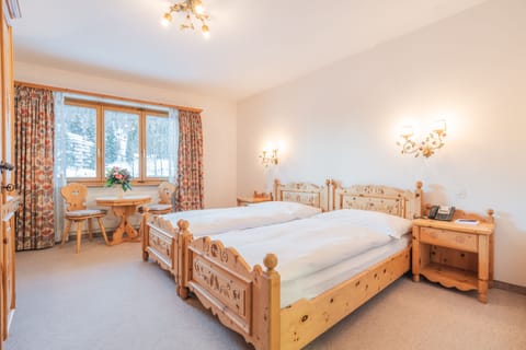 Hypo-allergenic bedding, pillowtop beds, in-room safe