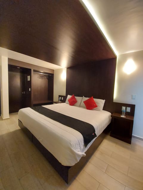 Deluxe Room | Desk, laptop workspace, free WiFi, bed sheets