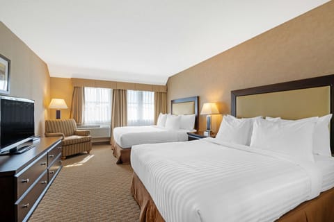 Suite, Multiple Beds, Non Smoking, Refrigerator & Microwave (with Sofabed) | Desk, laptop workspace, iron/ironing board, free cribs/infant beds