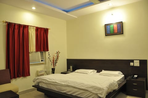 Down comforters, individually decorated, individually furnished, desk