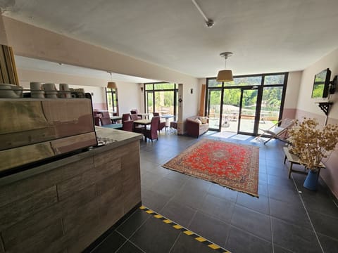 Daily continental breakfast (EUR 11 per person)