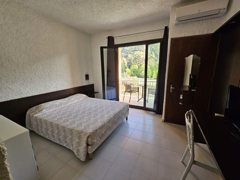 Standard Double Room, Sea View | Desk, blackout drapes, cribs/infant beds, free WiFi