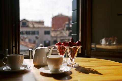 Deluxe Condo, Annex Building (San Polo 2342) | Private kitchen | Mini-fridge, espresso maker, electric kettle