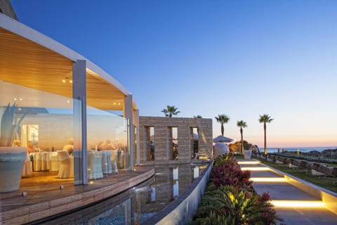 2 restaurants, breakfast, lunch, dinner served; Mediterranean cuisine