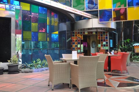 Daily buffet breakfast for a fee