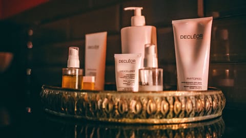 Couples treatment rooms, sauna, hot tub, steam room, body treatments