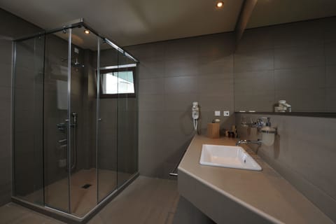 Suite, Private Pool (Thalatta) | Bathroom | Shower, rainfall showerhead, free toiletries, hair dryer
