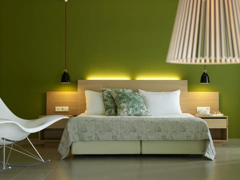 Minibar, in-room safe, soundproofing, free cribs/infant beds