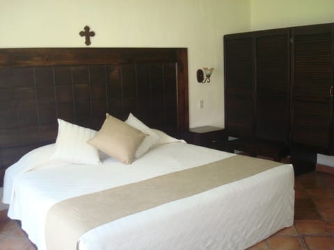 Individually furnished, desk, laptop workspace, blackout drapes