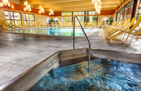Indoor spa tub