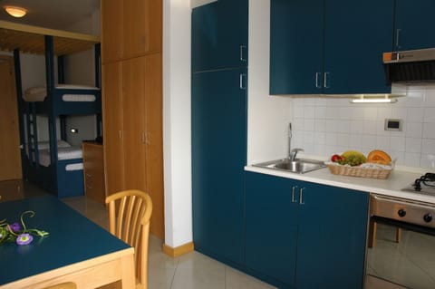 Comfort Studio, Balcony | Private kitchen | Full-size fridge, microwave, stovetop, cookware/dishes/utensils