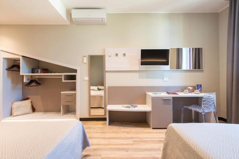 Frette Italian sheets, pillowtop beds, minibar, in-room safe