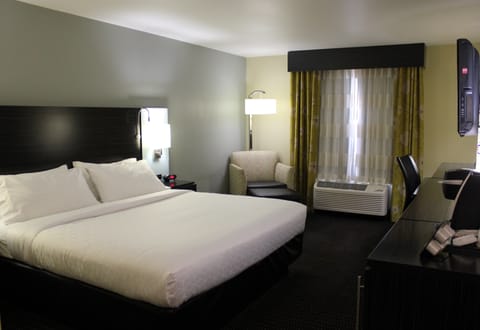 Standard Room, 1 King Bed | 1 bedroom, premium bedding, in-room safe, desk