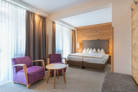 Double Room | In-room safe, desk, free WiFi, bed sheets