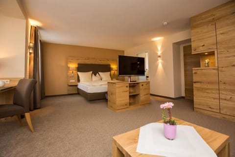 Double Room | In-room safe, desk, free WiFi, bed sheets