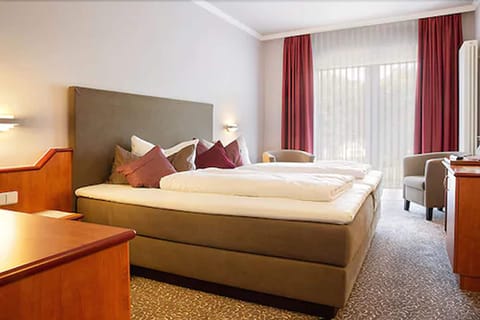 Double Room | Minibar, in-room safe, desk, laptop workspace