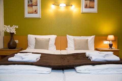 Double Room | Desk, iron/ironing board, free cribs/infant beds, free WiFi