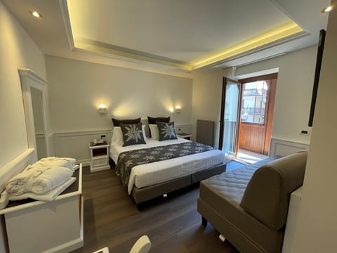 Comfort Room | Minibar, in-room safe, desk, free WiFi