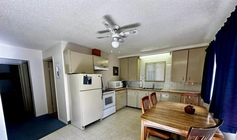 Suite, 3 Bedrooms | Private kitchen | Fridge, microwave, stovetop, coffee/tea maker