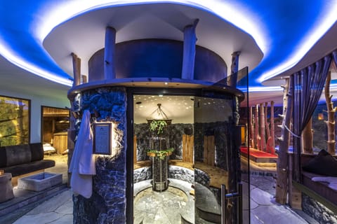 Sauna, hot tub, steam room, body treatments, aromatherapy