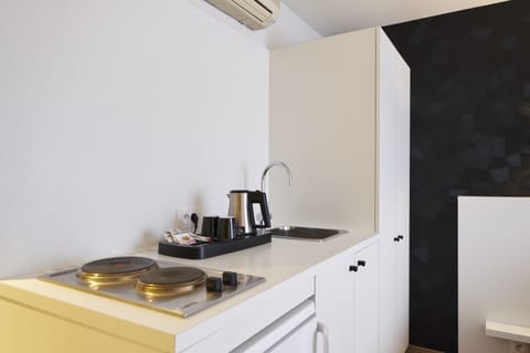 Coffee/tea maker, electric kettle