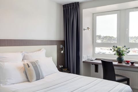 Comfort Room, Non Smoking | Premium bedding, pillowtop beds, in-room safe, desk