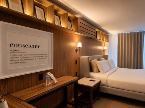 Deluxe Room | In-room safe, desk, iron/ironing board, free WiFi