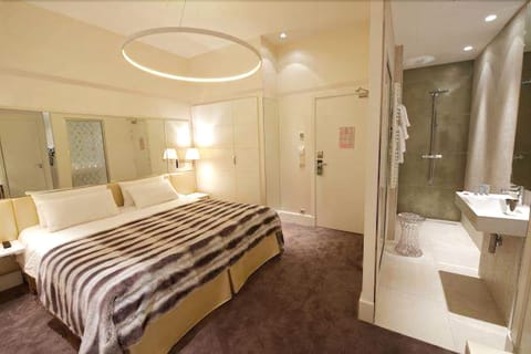 Superior Double or Twin Room | Premium bedding, in-room safe, desk, soundproofing