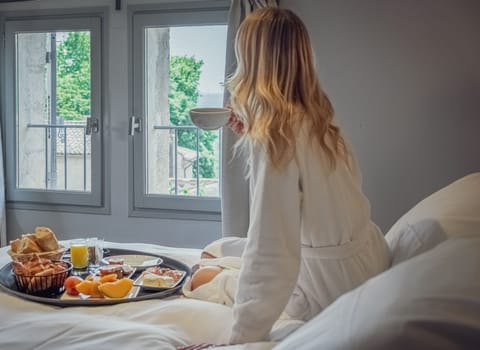 Deluxe Double Room | Bathroom | Eco-friendly toiletries, hair dryer, bathrobes, towels