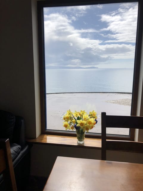 House | 4 bedrooms, iron/ironing board, free WiFi, bed sheets