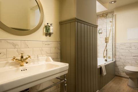 Superior Double or Twin Room | Bathroom | Designer toiletries, hair dryer, towels