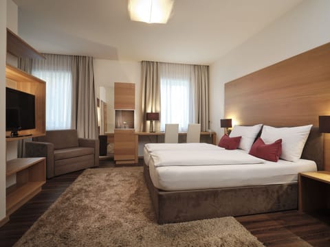 Business Double Room, 1 Queen Bed | Premium bedding, in-room safe, individually decorated