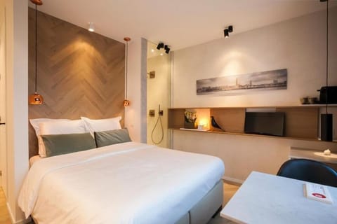 Cityview Room | Premium bedding, memory foam beds, individually decorated, free WiFi